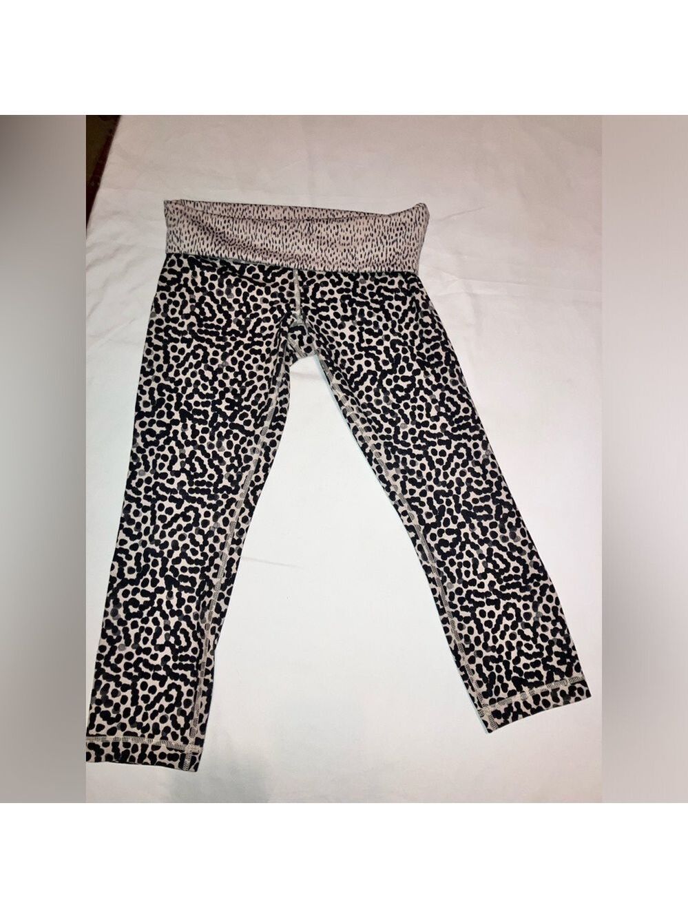 Lululemon Wunder Under Crop II Roll Down Buttery SOFT Leggings size 4 perf cond. - Picture 8 of 11